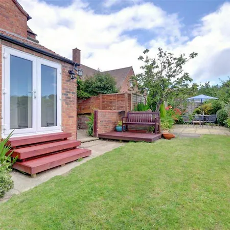 Holiday home The Holbrooks Garden