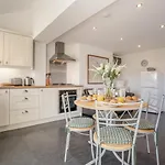 1 Bed In Whitby Oc-r566