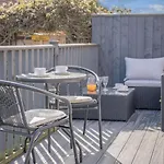 1 Bed In Whitby Oc-r566 *
